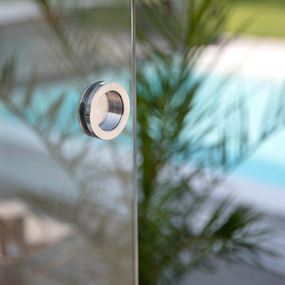 WG 10 rammeløst glasparti til pergola og til enkle udestuer, som bruges om sommeren