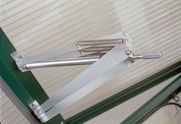 Bayliss med trippelfjær ulakkert. Også tilgængelig i hvit och svart.