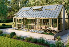 koldbænk til drivhus, Green Room tilbehør, dyrk i koldbænk, drivhustilbehør til dyrkning, plantebord til drivhus, beskyt planter mod frost, koldbænk have, forlæng dyrkningssæsonen, spiring i koldbænk, dyrkningsløsning drivhus, Green Room Botanic Wall koldbænk, elegant drivhustilbehør, planteopdræt tilbehør, frostsikring koldbænk, bred koldbænk drivhus, engelsk drivhus, mistbænk, dyrk i mistbænk, drivhus