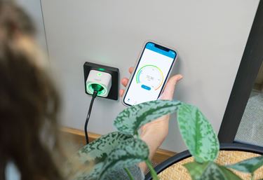 Smart Eco Timer, Timer til vægstik, Bluetooth styret timer, App-styret timer, Timer til plantebelysning, Energimåling vægstik, Smart timer til indendørs planter, Planlægning af belysning, Overspændingsbeskyttelse timer, Anti-indbrudstilstand timer, Energibesparende timer, Timer til dyrkning, Timer med energiovervågning, Praktisk timer til plantevækst, Plantebelysning planlægning, Brugervenlig timer-app, Timer med Bluetooth®, Bæredygtig energianvendelse, Smart løsning til vækstlys, Timer med hurtig nulstilling