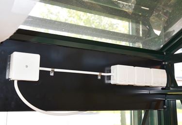 Montageplade i et drivhus