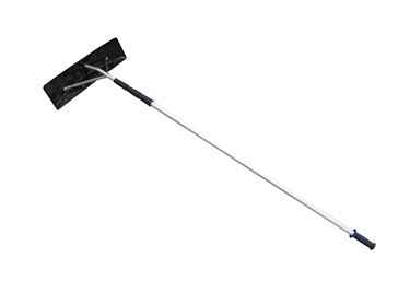 En meget praktisk sneskraber i hård plast med teleskopskaft i aluminium. Kan blive 493 cm lang.