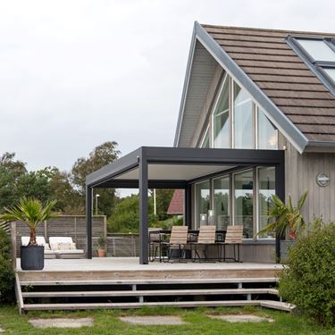 Moderne og praktisk Pergola i lakeret aluminium.