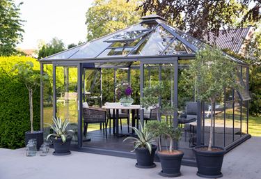 Eksempel: Green Room Square, 15,5 m², metallicgrå DC387, glas.