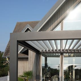 Moderne og praktisk Pergola i lakeret aluminium.