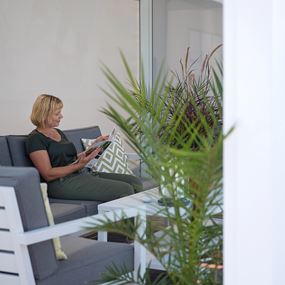 WG 10 rammeløst glasparti til pergola og til enkle udestuer, som bruges om sommeren