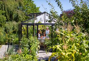 Sort drivhus willabgarden.dk