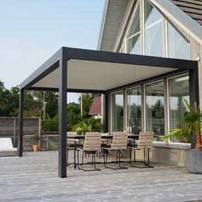 Moderne og praktisk Pergola i lakeret aluminium.