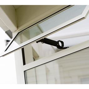 Billedet viser ventilationsvindue med håndtag.
